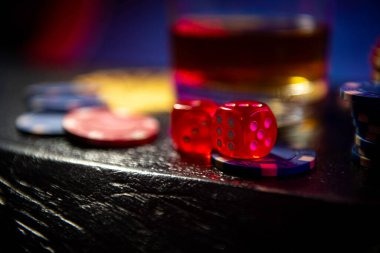Live Domino QQ table on h5 svip5 mobile app with dealer and player tiles